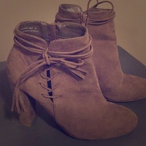 Ankle dark rope boots.